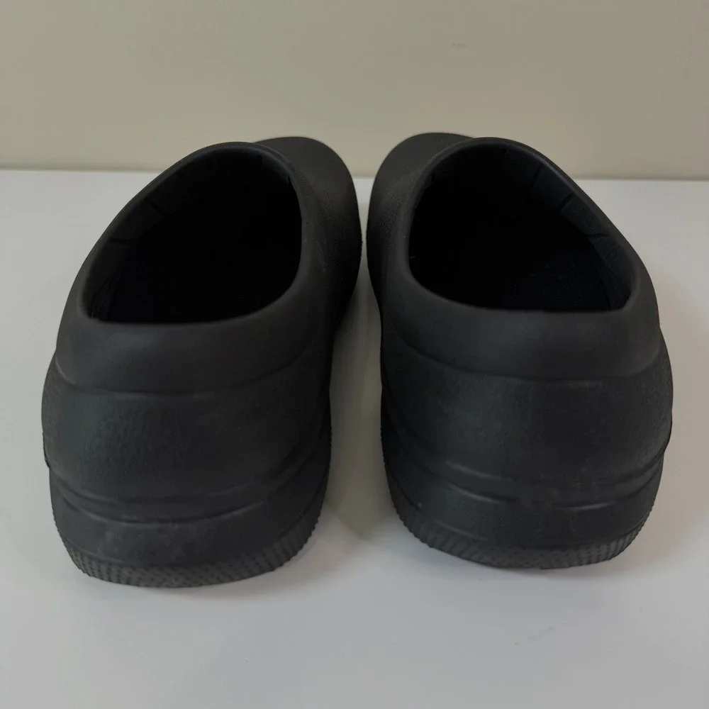 Crocs On-The-Clock Work Clogs Black Slip Resistant M8 W 10 Medical Restaurant